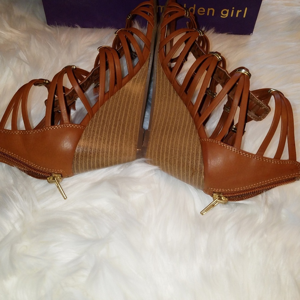 Madden Girl Hoist wedge Sandal